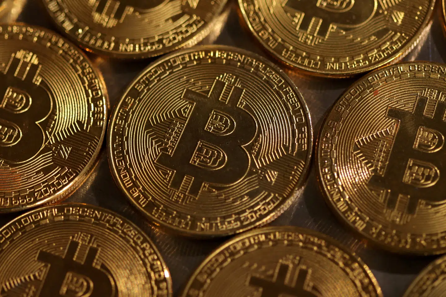 Prisen på en bitcoin faldt hurtigt igen, efter at kryptovalutaen kortvarigt ramte rekordniveau fredag eftermiddag. (Arkivfoto).