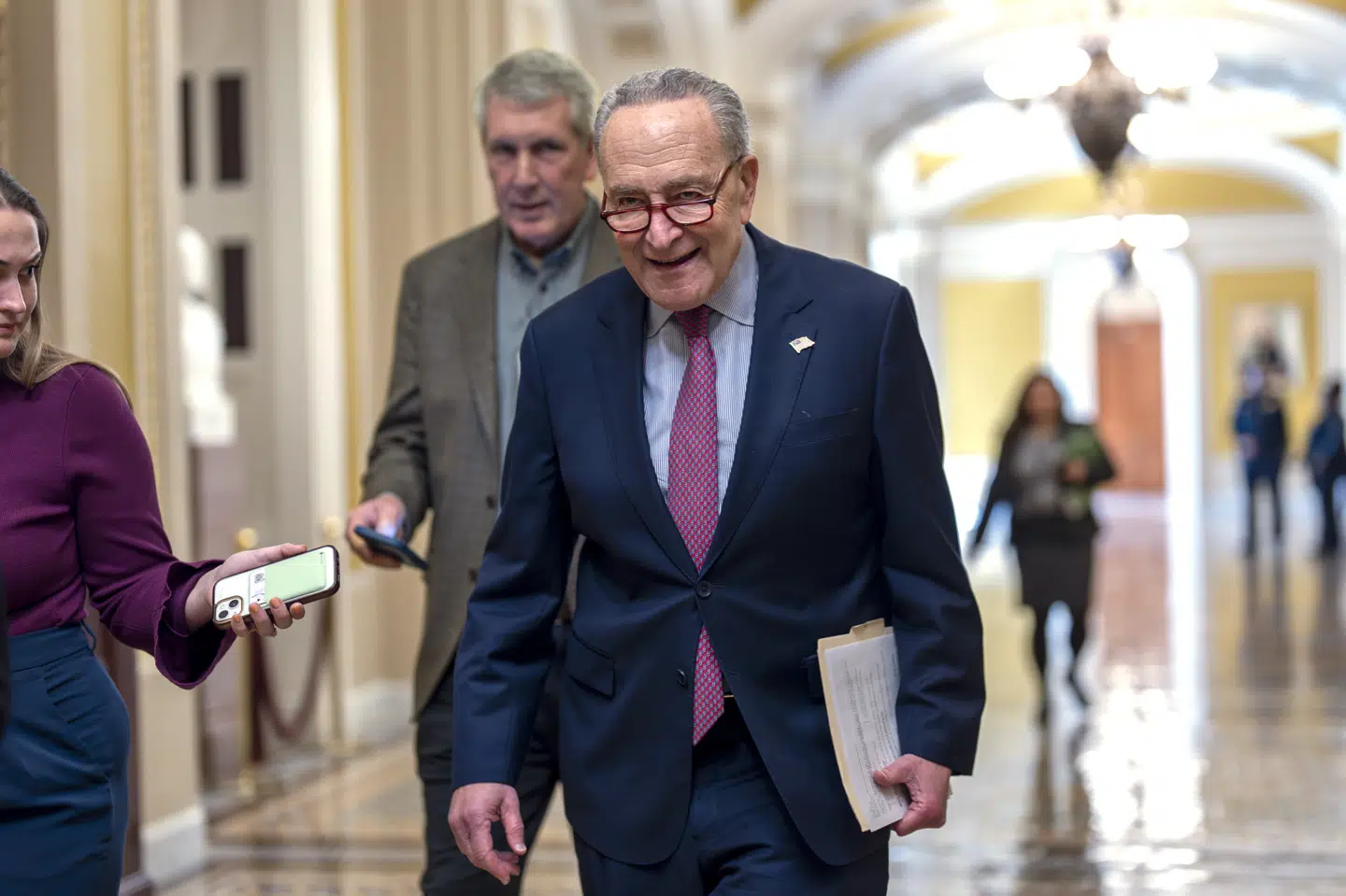 Senatet ventes fredag at stemme for en ny budgetaftale, siger den demokratiske flertalsleder, Chuck Schumer.