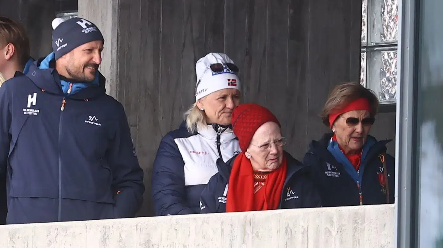 Dronning Margrethe dukkede op til skifestival i Oslo i weekenden. Men om hun også besøgte sin gode ven kong Harald, der er indlagt i nærheden på hovedstadens hospital, vil kongehuset ikke svare på. Foto: Bjørn Langsem / Dagbladet