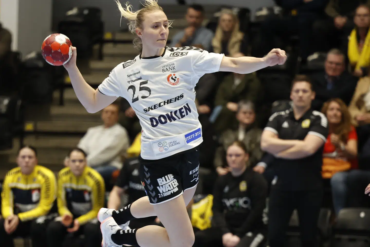 Esbjergs norske stjerne Henny Reistad strålede med ni scoringer i topkampen mod Ikast.