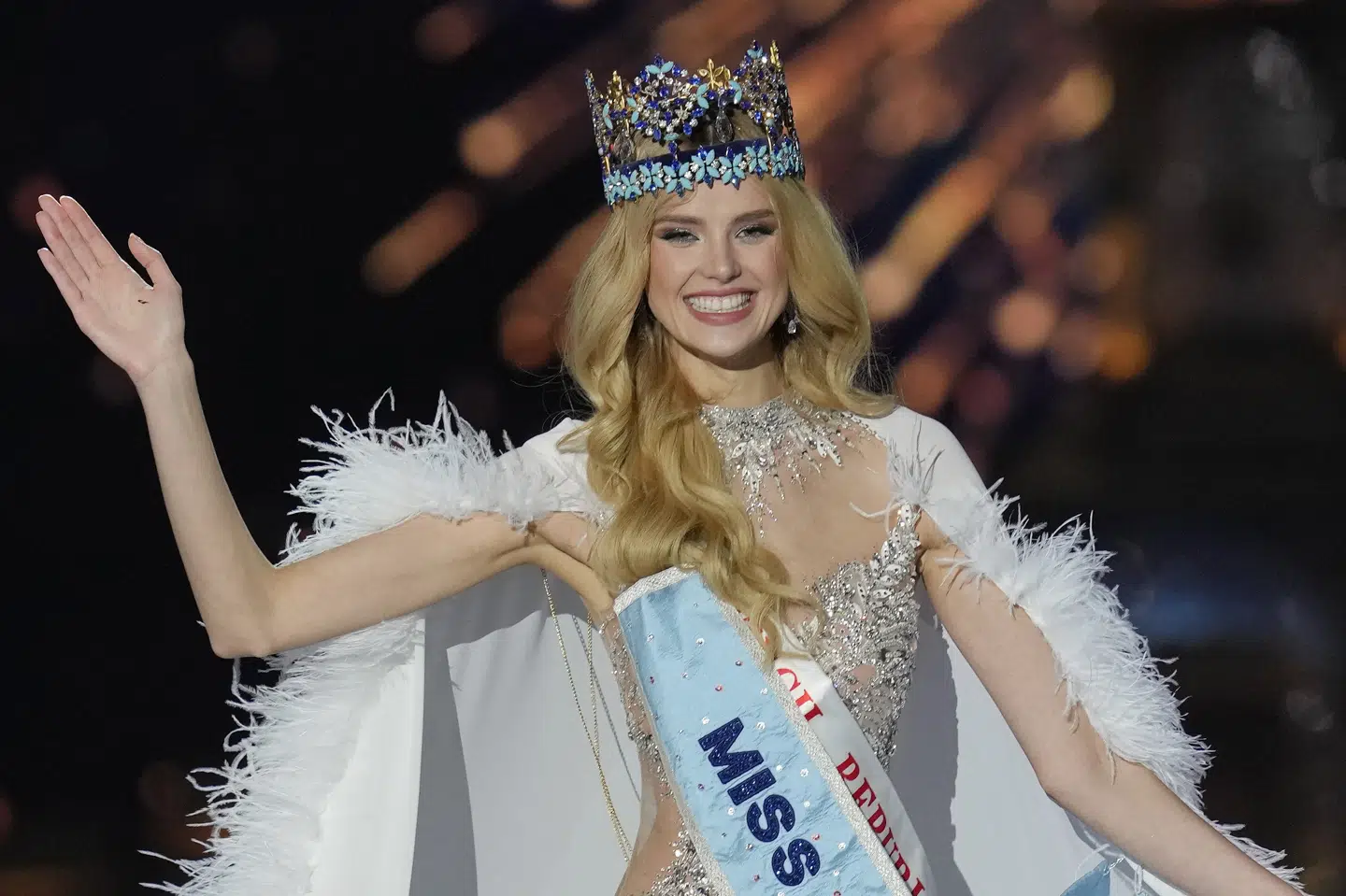 Den 24-årige tjekke Krystyna Pyszkov er blevet kronet som vinder af skønhedskonkurrencen Miss World lørdag aften.