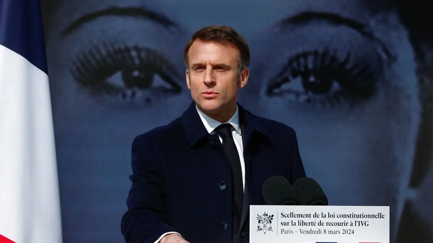 Macron adresserer nu endelig rygterne om, at hans kone er født som en mand
