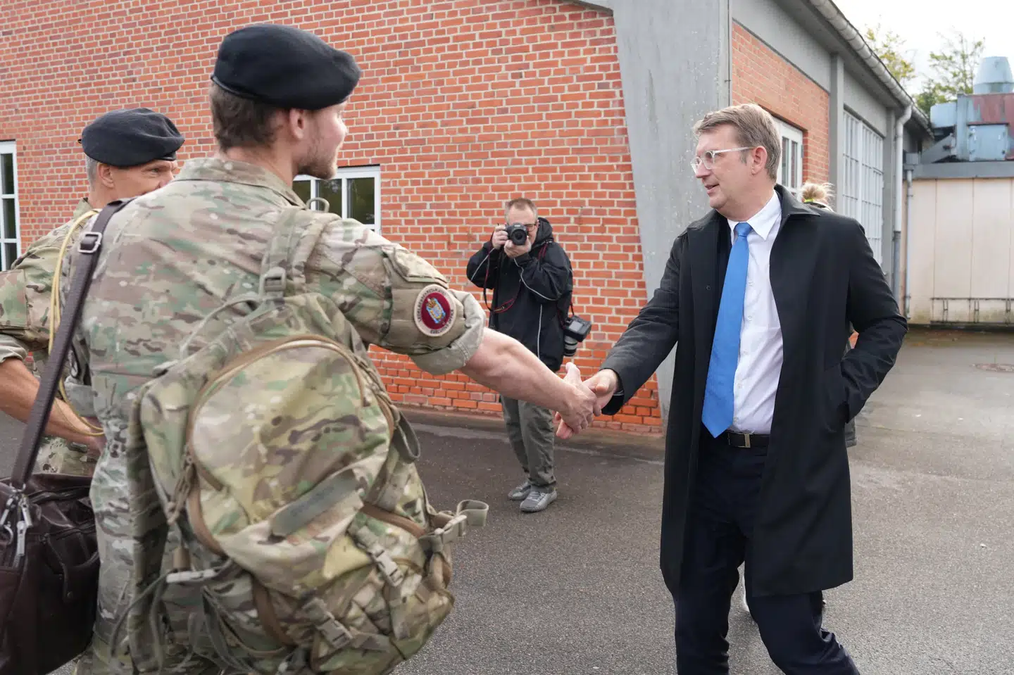 Forsvarsminister Troels Lund Poulsen (V) og forsvarschef Flemming Lentfer besøgte ammunitionsfabrikken i Elling i oktober sidste år.