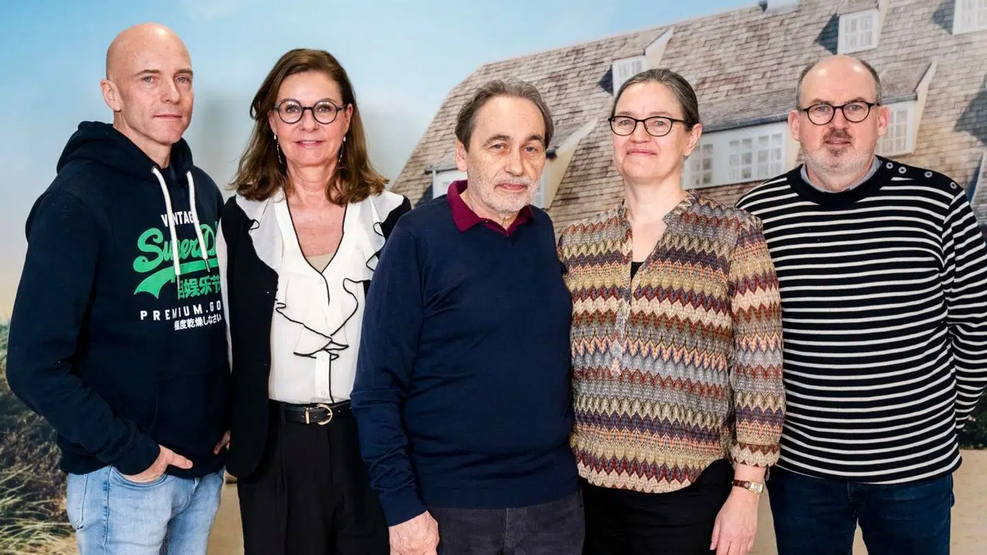 'Badehotellets' bagmænd: Instruktør Fabian Wullenweber, producer Pernille Bech Christensen, forfattere Stig Thorsboe og Hanna Lundblad og producer Michael Bille Frandsen.