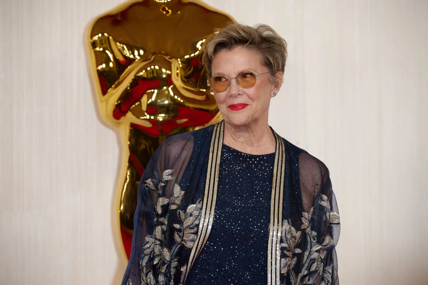 Annette Benning på den røde løber til årets oscaruddeling, hvor hun ikke vandt for sin rolle i Nyad. Foto: Nick Agro, Avalon, Scanpix.