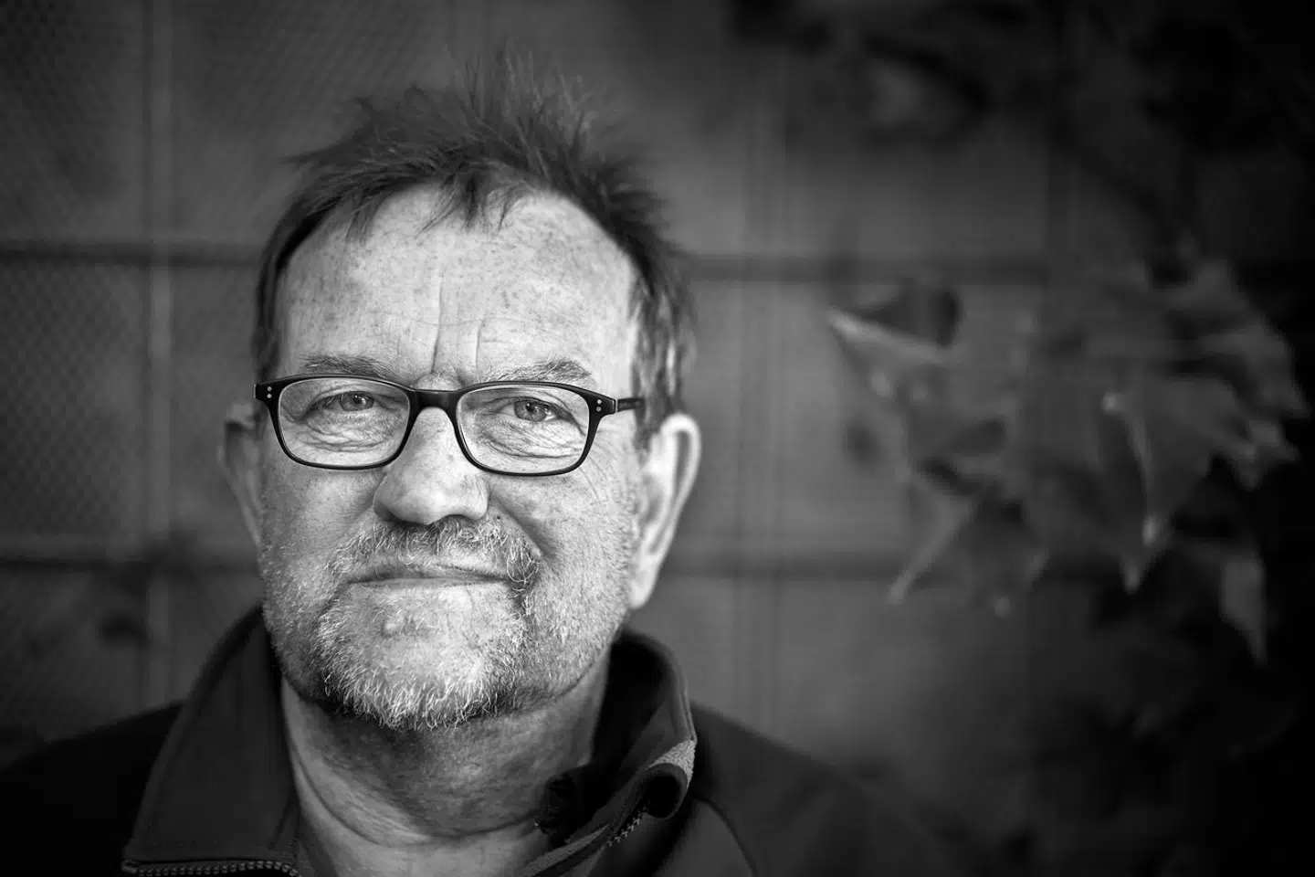 Mette Frederiksen har netop annonceret flere penge til Forsvaret og varslet vanskelige prioriteringer i fremtiden. Lars Olsen, der er forfatter og samfundsdebattør, efterlyser nogle konkrete svar fra statsministeren, som han mener kommer med nogle »dårlige« argumenter »uden substans«.