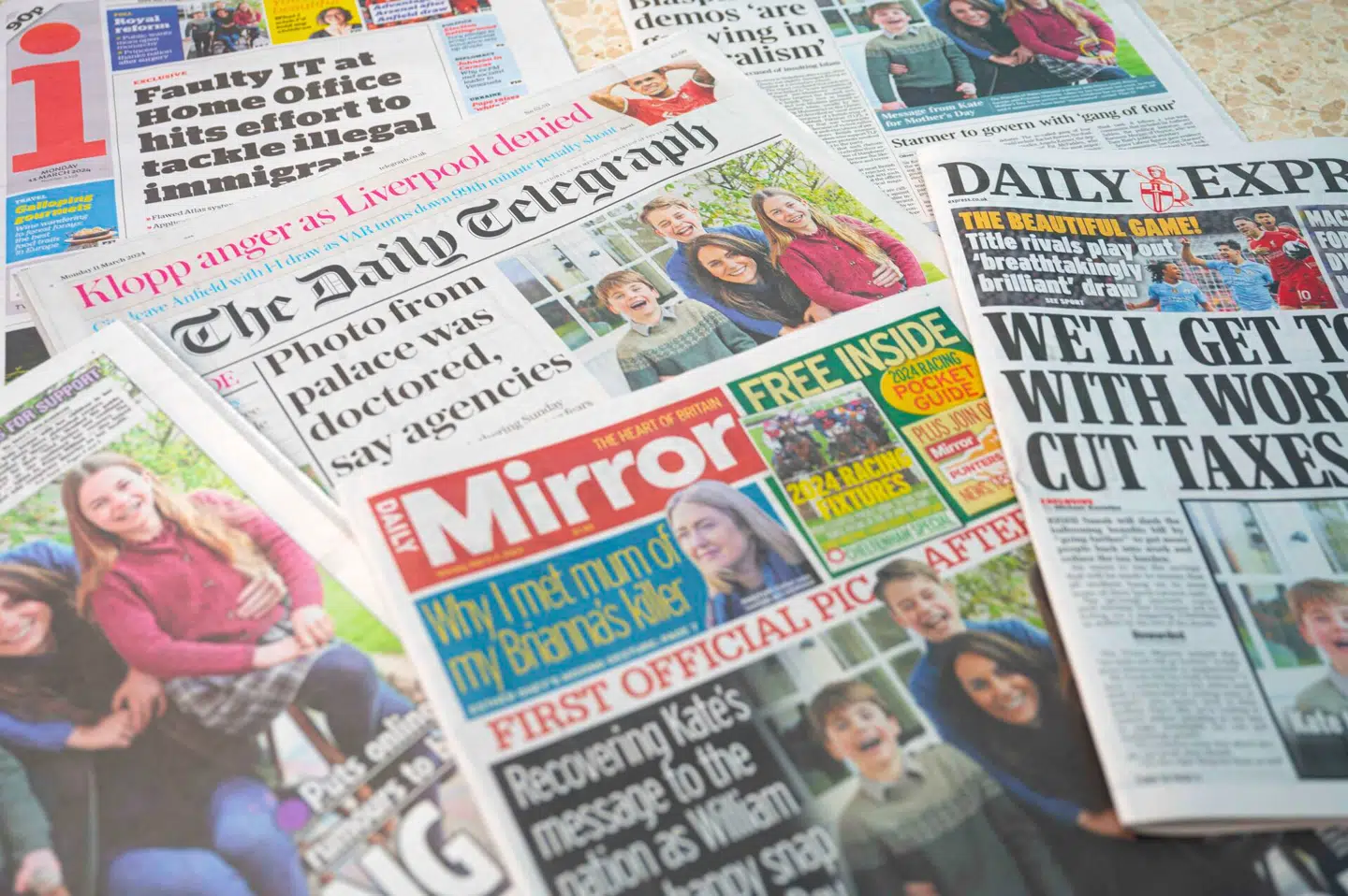 Billede af Kate i familiens skød skulle have manet rygterne til jorden. I stedet havde det den modsatte effekt. Foto: Rasid Necati Aslim, Anadolu, Scanpix.