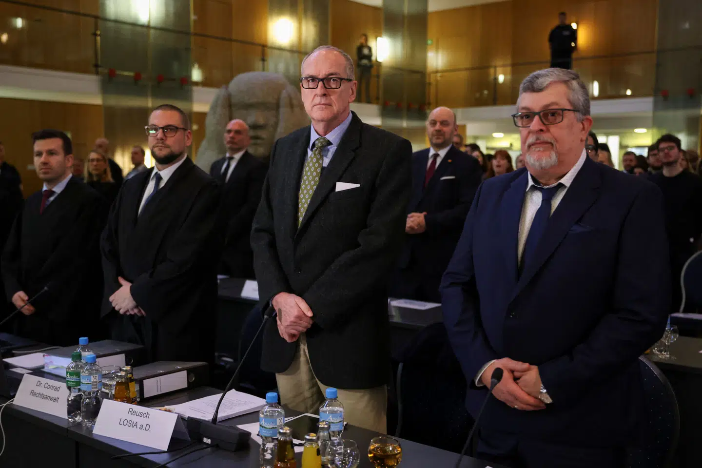Partimedlemmerne Carsten Hütter og Roman Reusch repræsenterer Alternative fuer Deutschland ved retten i Münster. Foto: Thilo Schmuelgen, Scanpix