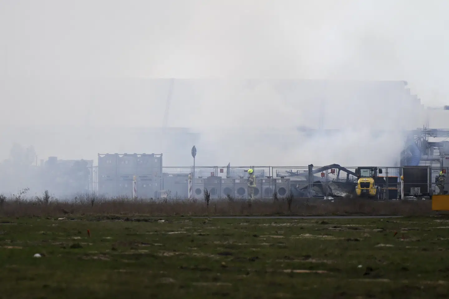 På den gamle berlinerlufthavn Tegels område er der tirsdag udbrudt brand.
