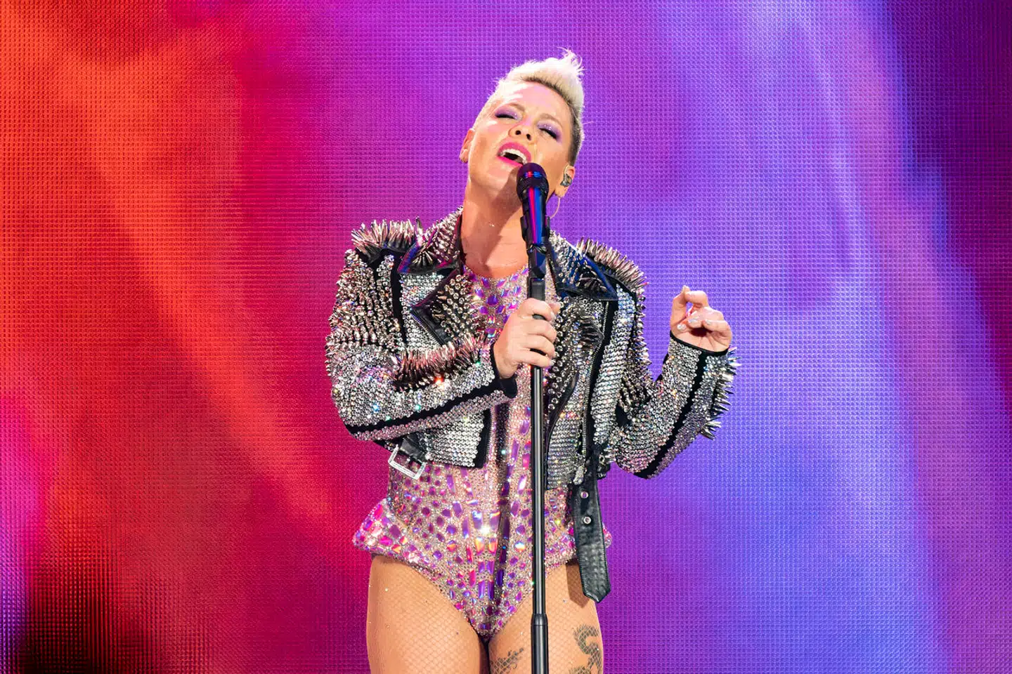 Pink har endda optrådt med sin datter, Willow, blandt andet på nummeret »Cover Me in Sunshine«.
