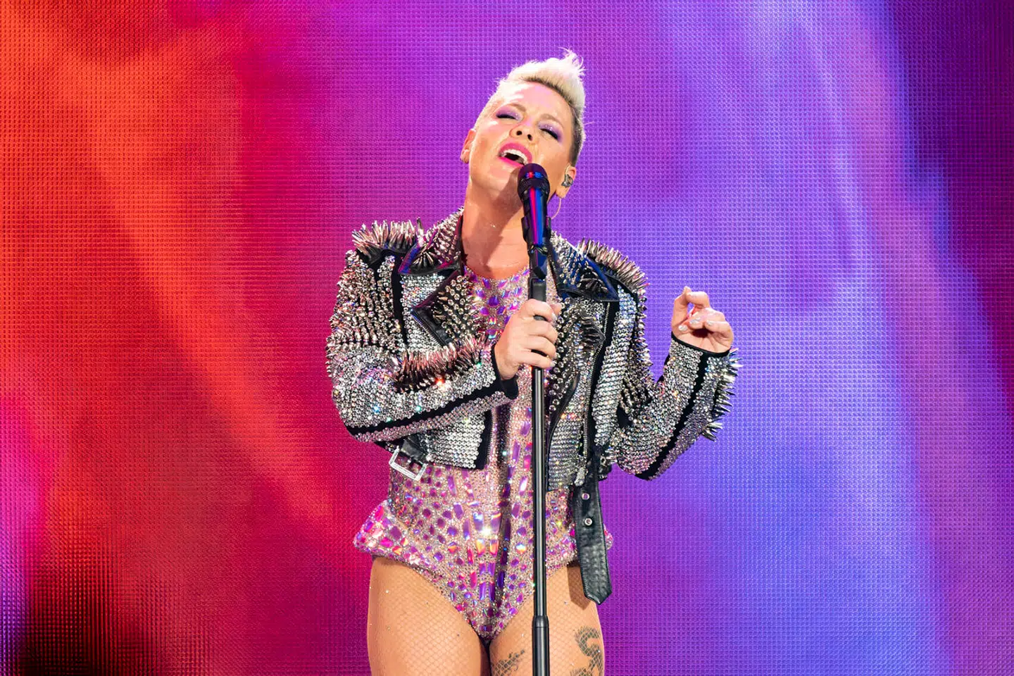 Pink har endda optrådt med sin datter, Willow, blandt andet på nummeret »Cover Me in Sunshine«.