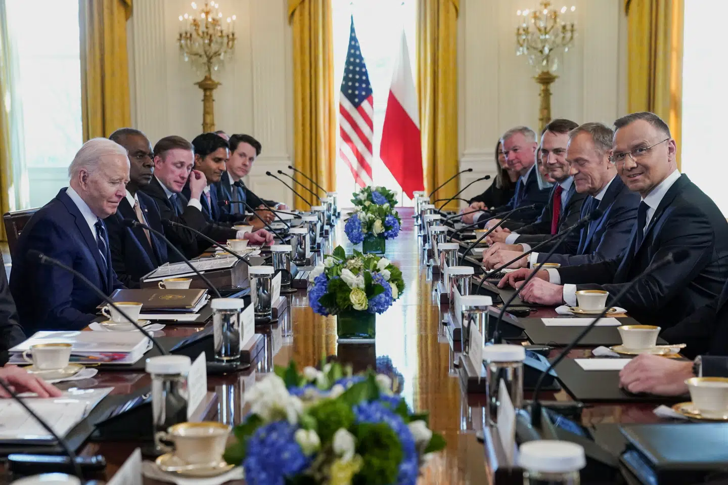 Det er 25 år siden, at Polen, Tjekkiet og Ungarn blev en del af Nato. I den anledning mødes Polens præsident, Andrzej Duda, og Polens premierminister, Donald Tusk, med USA's præsident, Joe Biden.