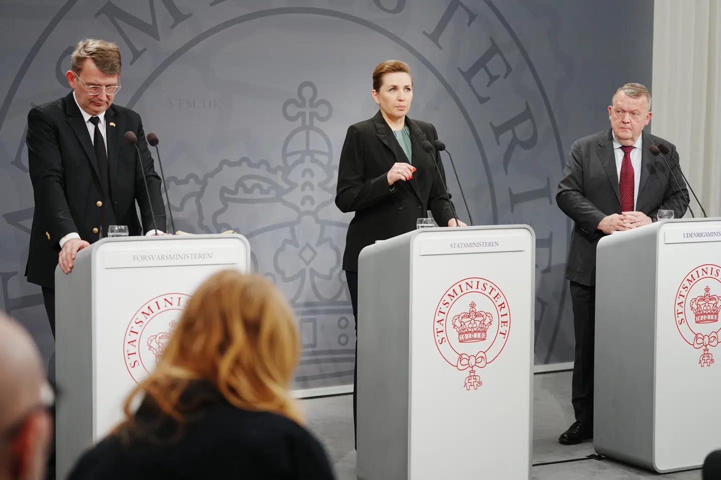 Statsminister Mette Frederiksen (S), forsvarsminister Troels Lund Poulsen (V) og udenrigsminister Lars Løkke Rasmussen (M) deltager i pressemøde om styrkelse af Forsvaret i Spejlsalen i Statsministeriet.