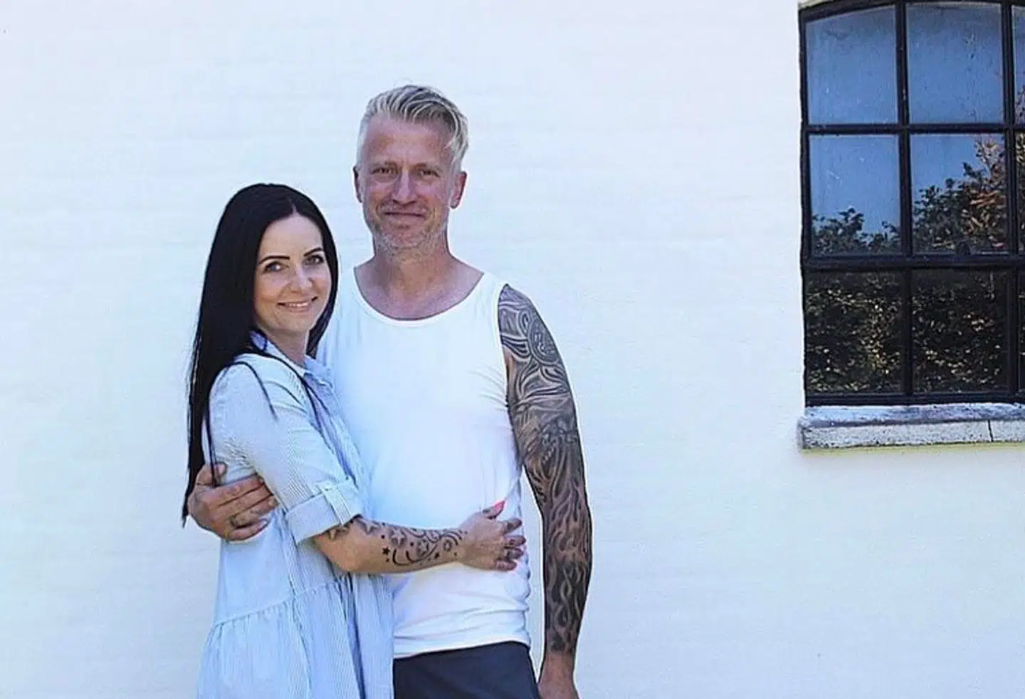 Linda og Jan Eskehøj Jessen, der befandt sig i deres hus i vestsjællandske Munke Bjergby, da en ukendt person savede et træ over ude foran.