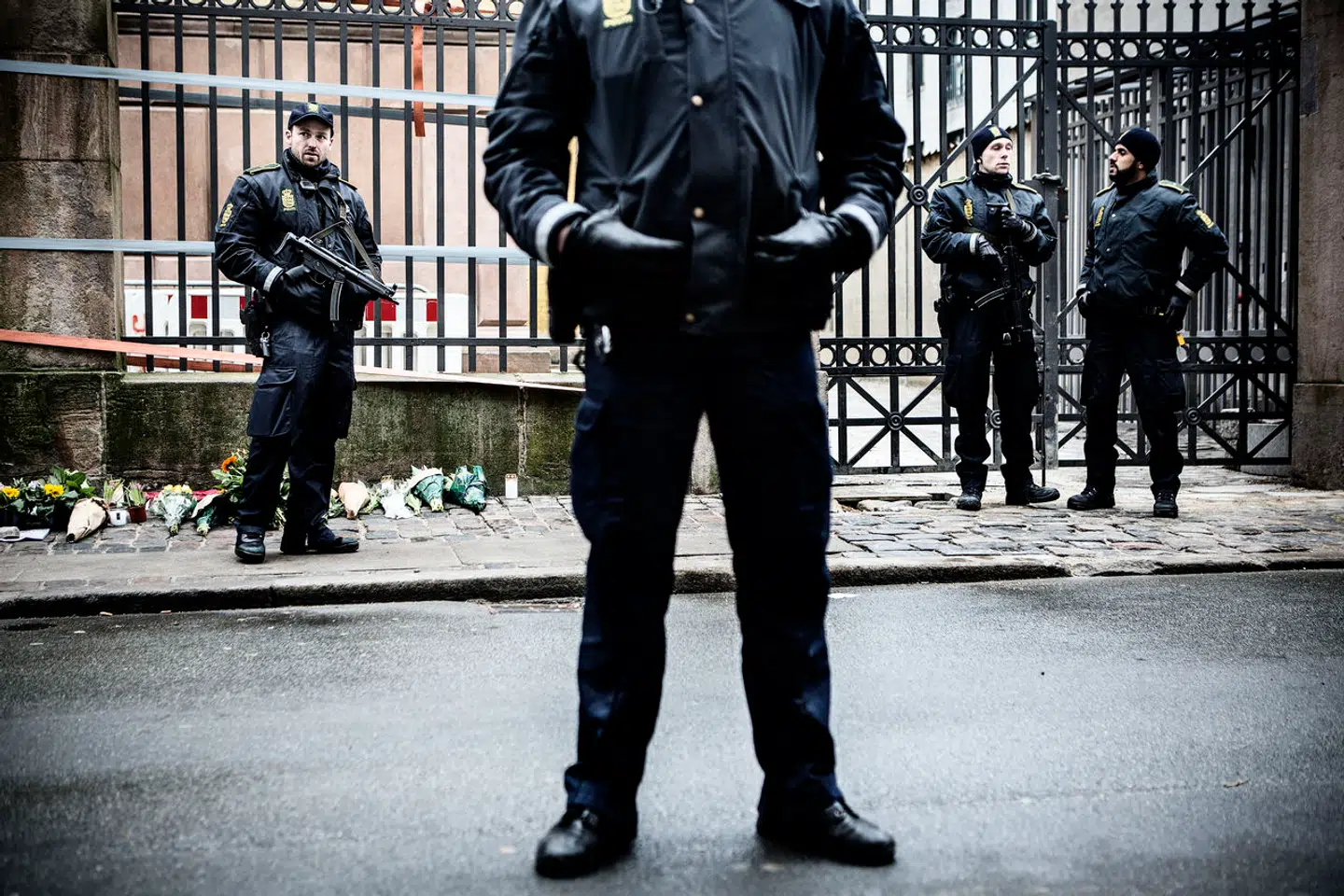 Dansk politi stod i 2015 vagt ved synagogen i Krystalgade i København efter terrorangrebet på synagogen.