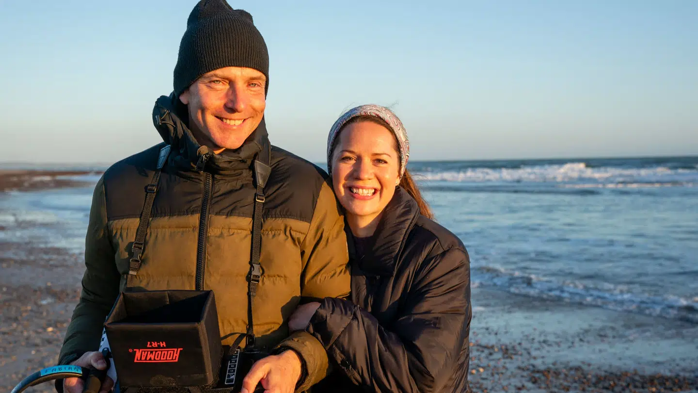 Fabian Wullenweber med Amalie Dollerup under optagelserne af 'Badehotellet'.