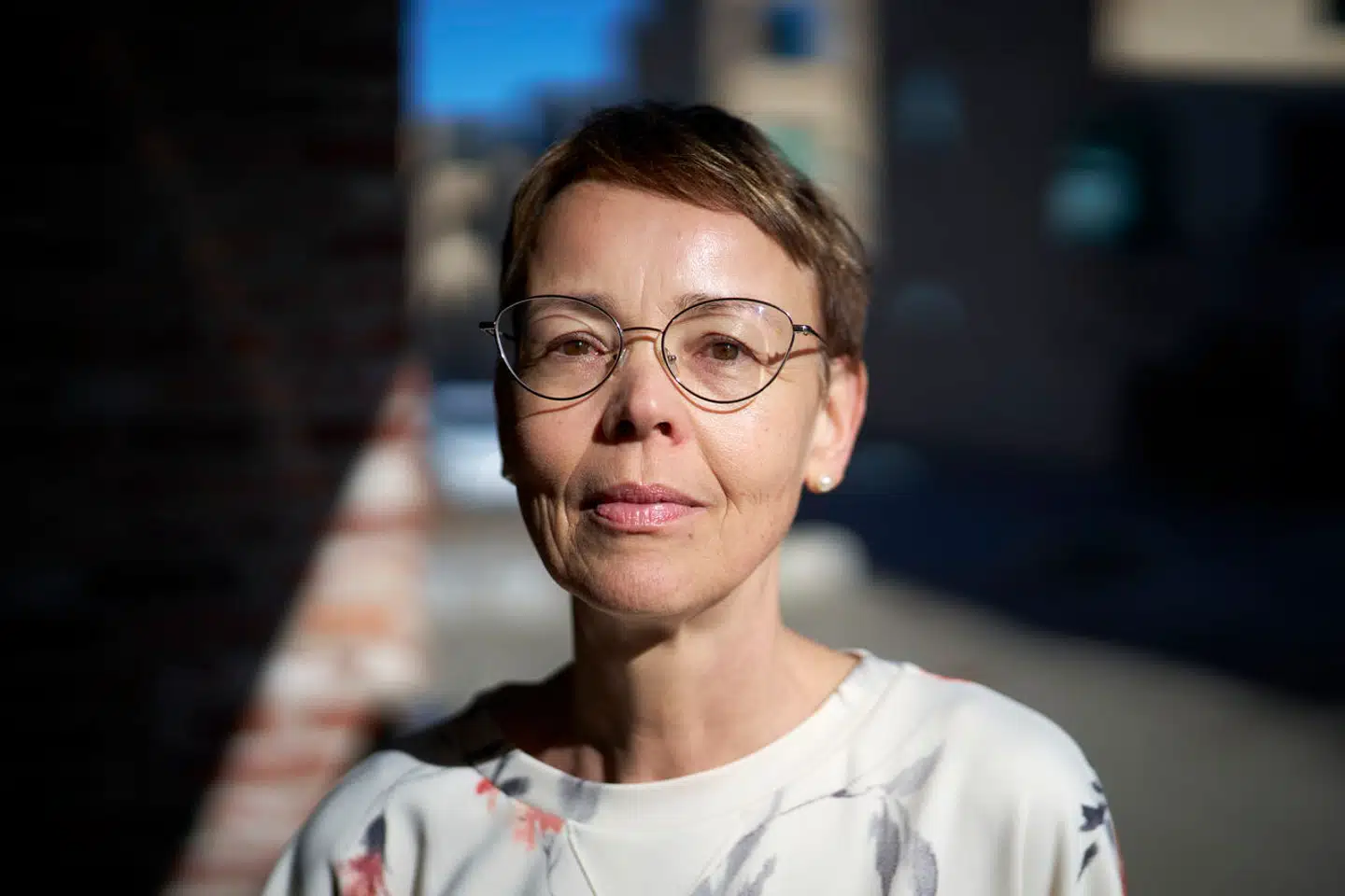 Efter 14 år i magtens centrum er Anita Furu nu endelig klar til at løfte sløret fra en ellers lukket verden med sin nye bog »Flygtige ord«.