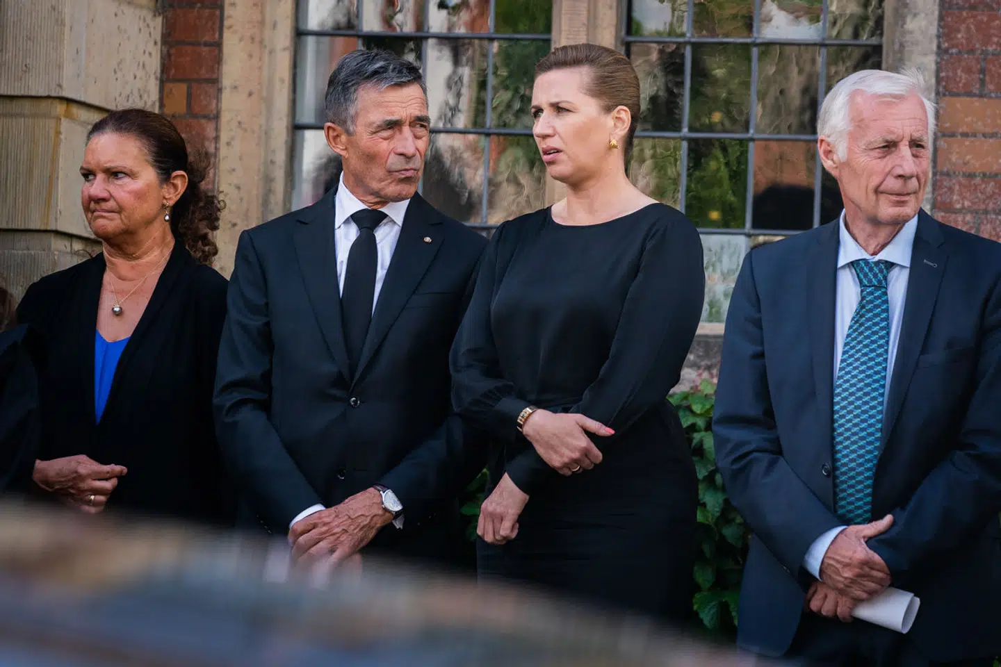 Anders Fogh Rasmussen (V) forlod i 2009 Statsministeriet til fordel for en post for bordenden i Nato. Og ifølge både politikere og eksperter går noget af Foghs strategi igen i statsminister Mette Frederiksens (S) adfærd i disse dage.