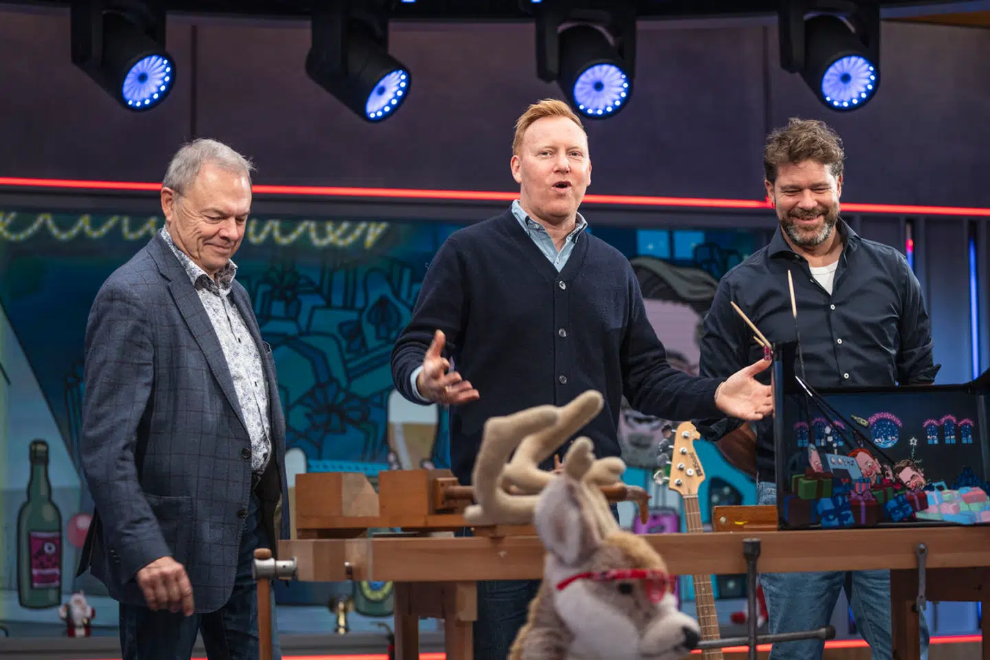 Anders Breinholt har gennem mange år haft en tv-julekalender, hvor han drikker en ny øl til hver dag med musiker Søren Raasted og ølekspert Carsten Berthelsen.