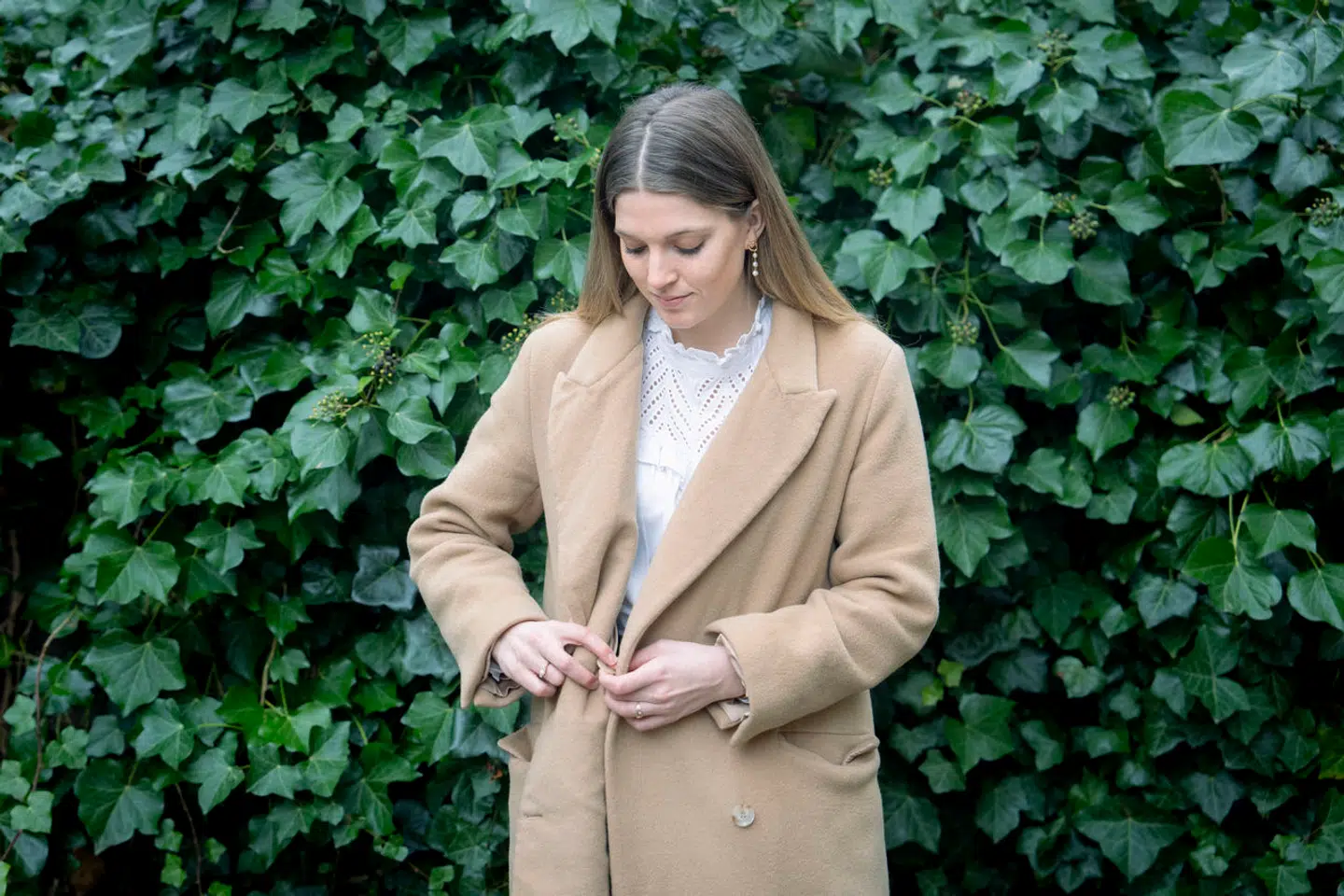 »Da jeg havde oprettet mit depot, så fik jeg blod på tanden,« lyder det fra Benedikte Løje Nielsen, der begyndte at investere som 24-årig. Nu opfordrer aktiestrateg til, at flere kvinder gør det samme.