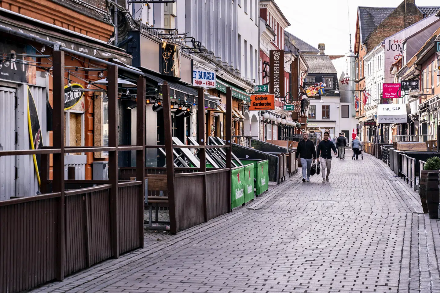 Ned langs Jomfru Ane Gade pryder mange barer udsigten. (Arkivfoto).