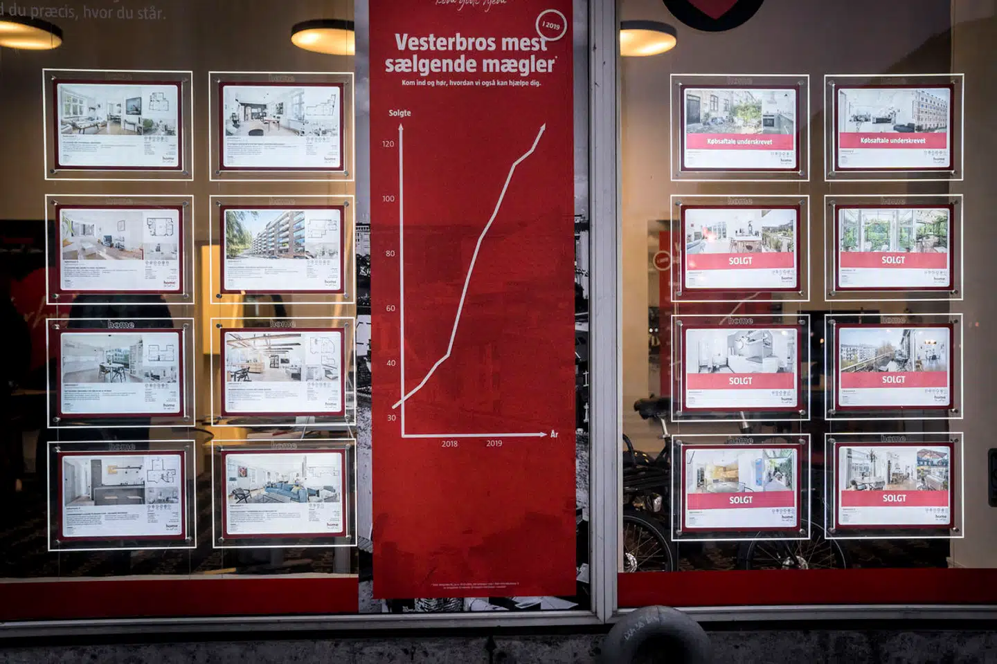 Køb? Salg? Situationen på boligmarkedet er lige nu spændt – på det tidspunkt af året, hvor handlerne normalt tager til. Arkivfoto