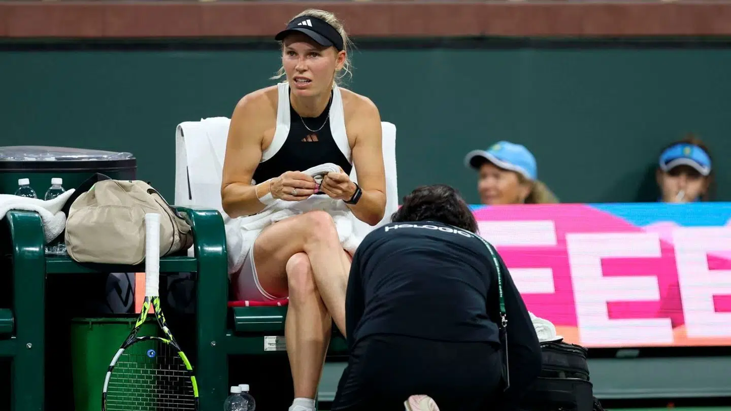 Caroline Wozniacki havde også problemer med tåen i fjerderundekampen.
