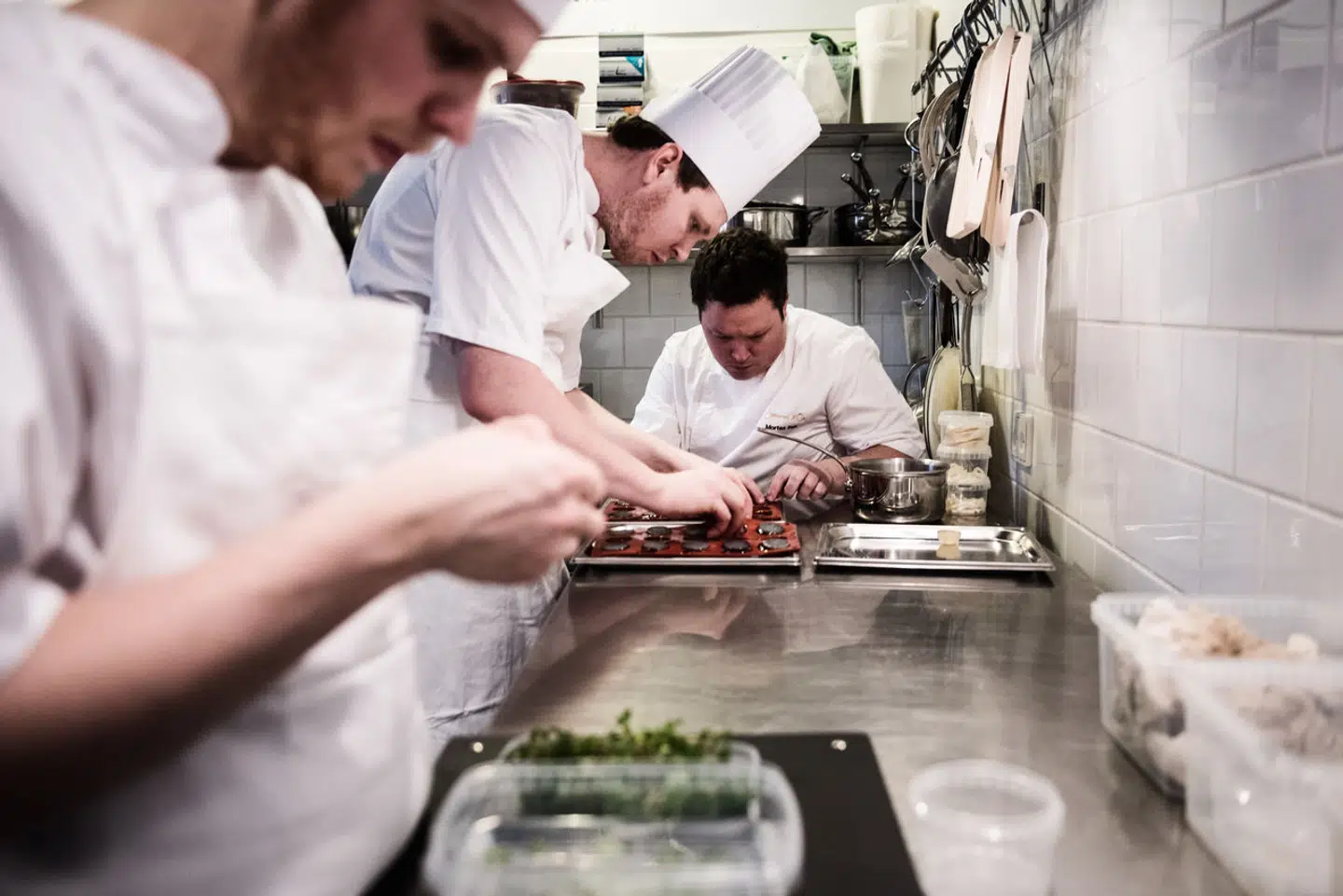 Fyringen af direktør for Hotel- og Restaurantskolen Anne-Birgitte Agger har sat gang i et oprør fra branchen.