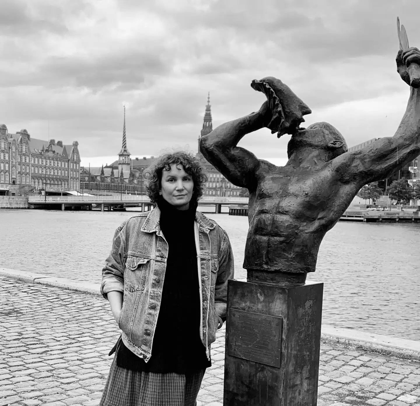 »I dag kan elever reagere meget stærkt på bestemte ord og forlade klasselokalet, hvis de hører dem. Eller på anden vis protestere. Som historikere kan vi ikke lave om i citater fra kildematerialet, men vi kan selvfølgelig skrive om de historiske begivenheder på en måde, som er spiselig i nutiden,« siger Rikke Lie Halberg.