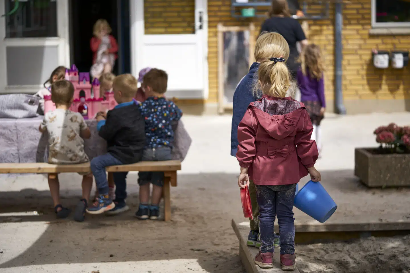 Kommunerne vil fremover ikke opgøre antallet af pædagoger og medhjælpere for hver enkelt daginstitution. Det er unødigt bureaukratisk, lyder det fra kommunene. Men formanden for Forældrenes Landsorganisation mener, det er et stort tilbageskridt. (Genrefoto).