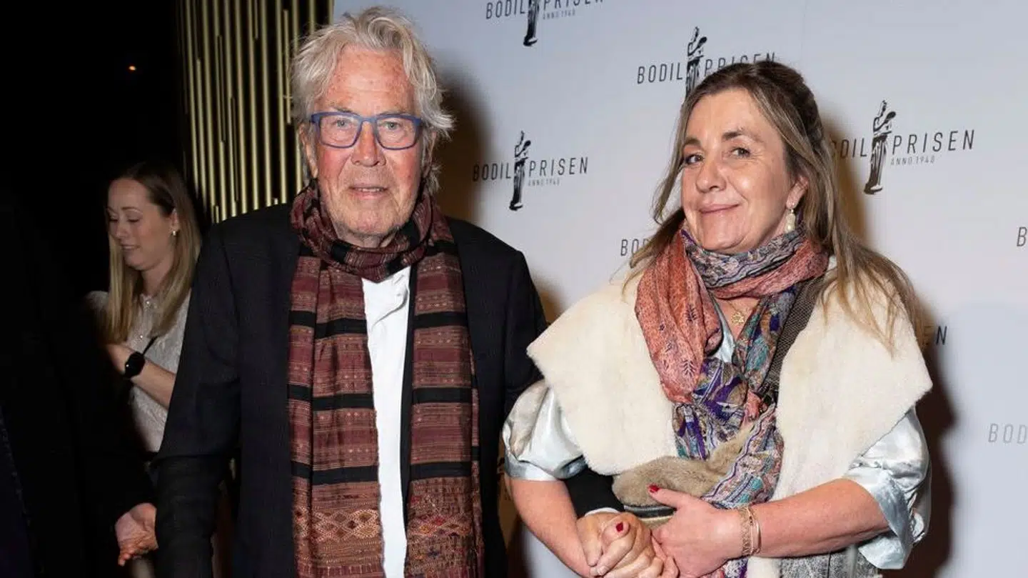 Jørgen Leth blev ledsaget af sin sygeplejerske, Iben Friis Møller, på den røde løber til Bodilprisen.