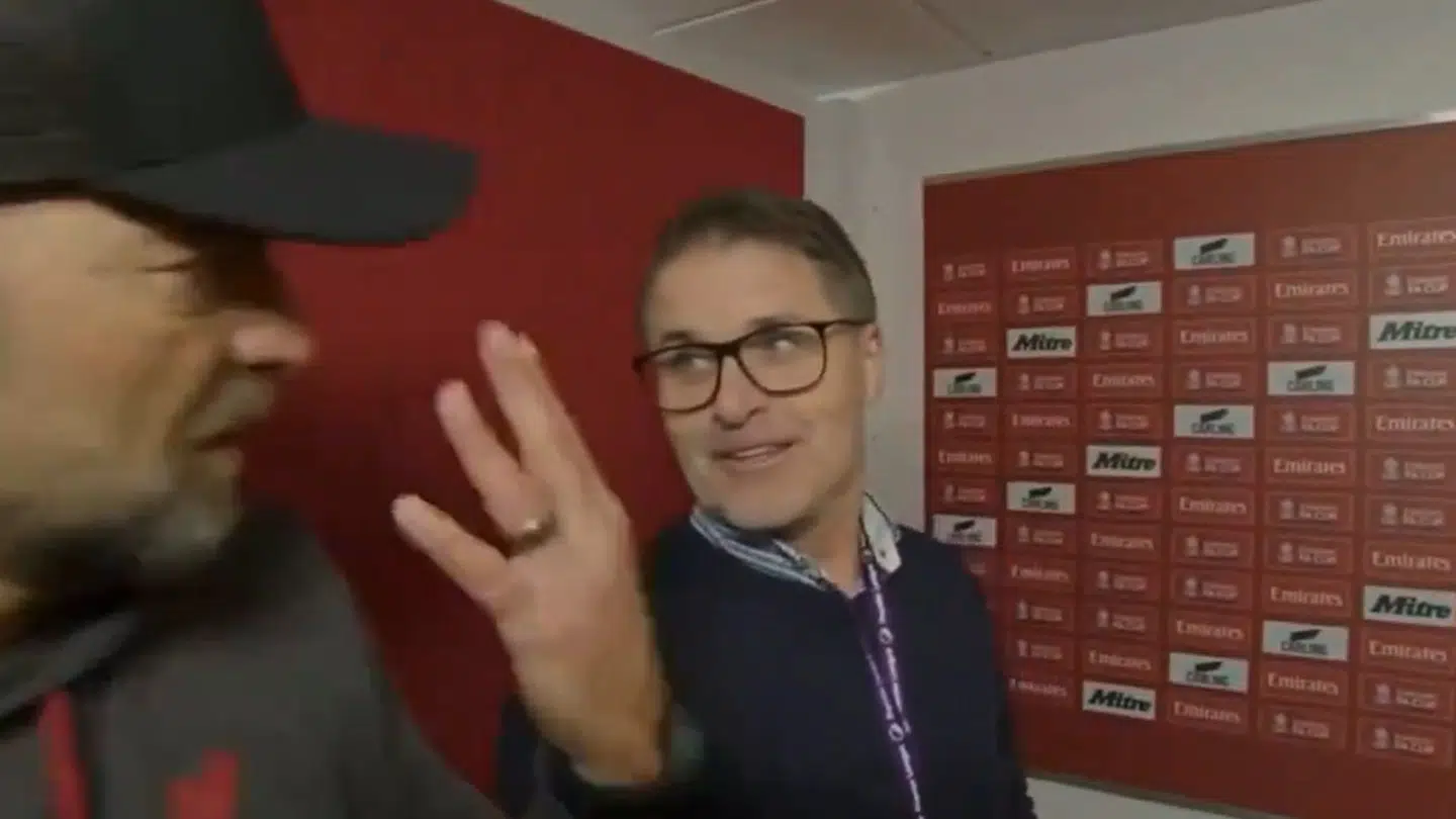 Der stoppede interviewede brat.