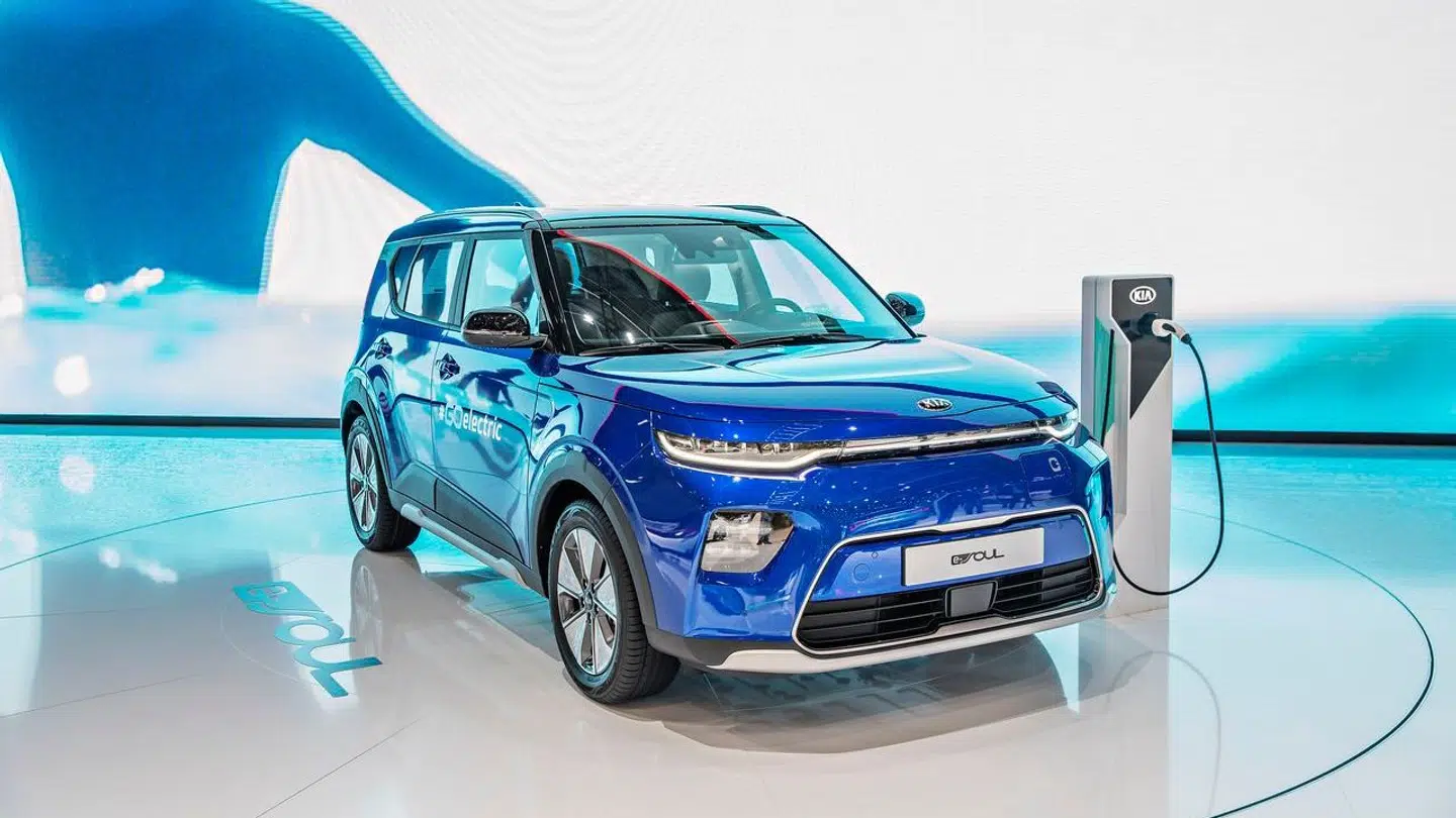 Det skyldes problemer med parkeringsbremsen, når bilen står til opladning, at 40.000 Kia e-Soul-køretøjer nu trækkes tilbage.