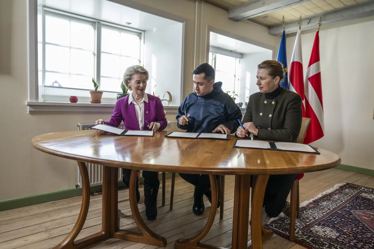 Den danske statsminister gør sig bemærket på den internationale scene, her i Nuuk med EU-formand Ursula von der Leyen. (Arkivfoto).
