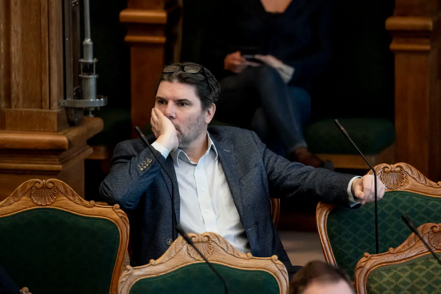 Mads Fuglede meddelte sin afgang fra Venstre på en e-mail til Troels Lund Poulsen, kort tid før han offentliggjorde sin beslutning på Facebook.