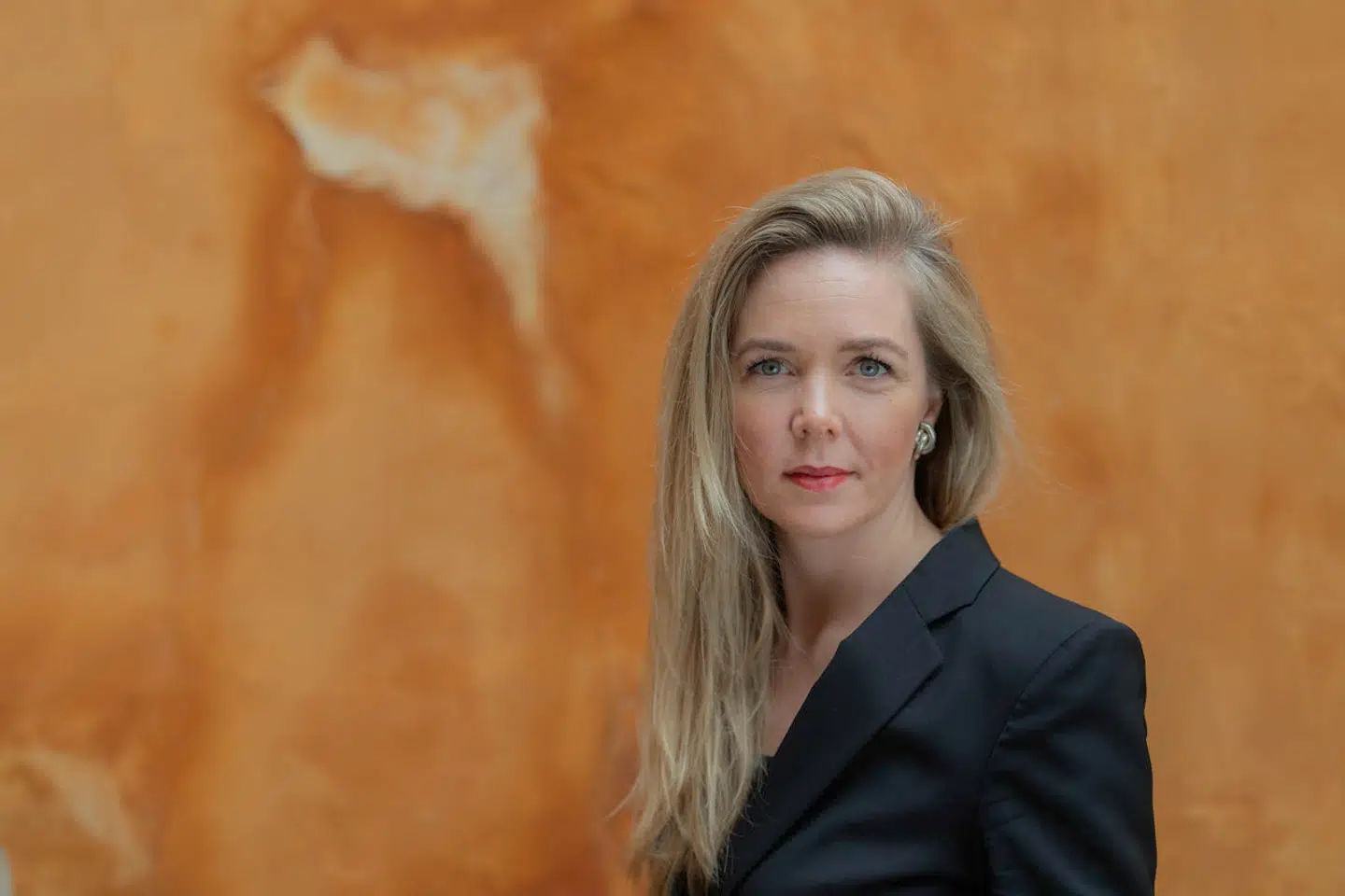 Christina Kjær forsker i sammenhængen mellem skandaler og virksomheders bæredygtighedsrapportering, og hun har opdaget et problem, der stikker langt ind i erhvervslivet.