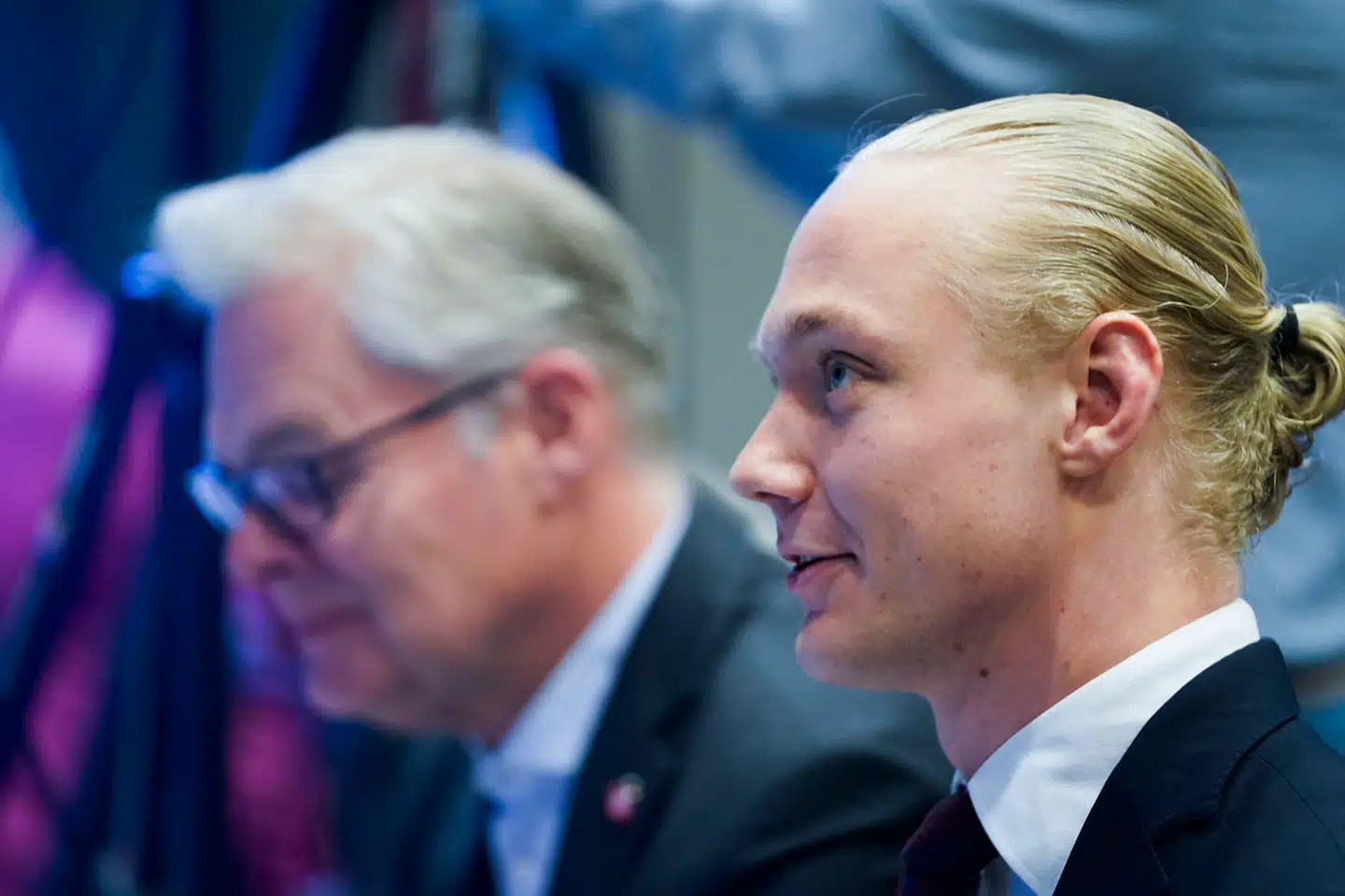 Han er leder af ungdomsdelen af det norske Fremskrittspartiet, og så er Simen Velle en af de unge norske politikere, som virkelig har fanget de unge vælgere. Nu overvejer han, om han skal stille op til næste års valg.
