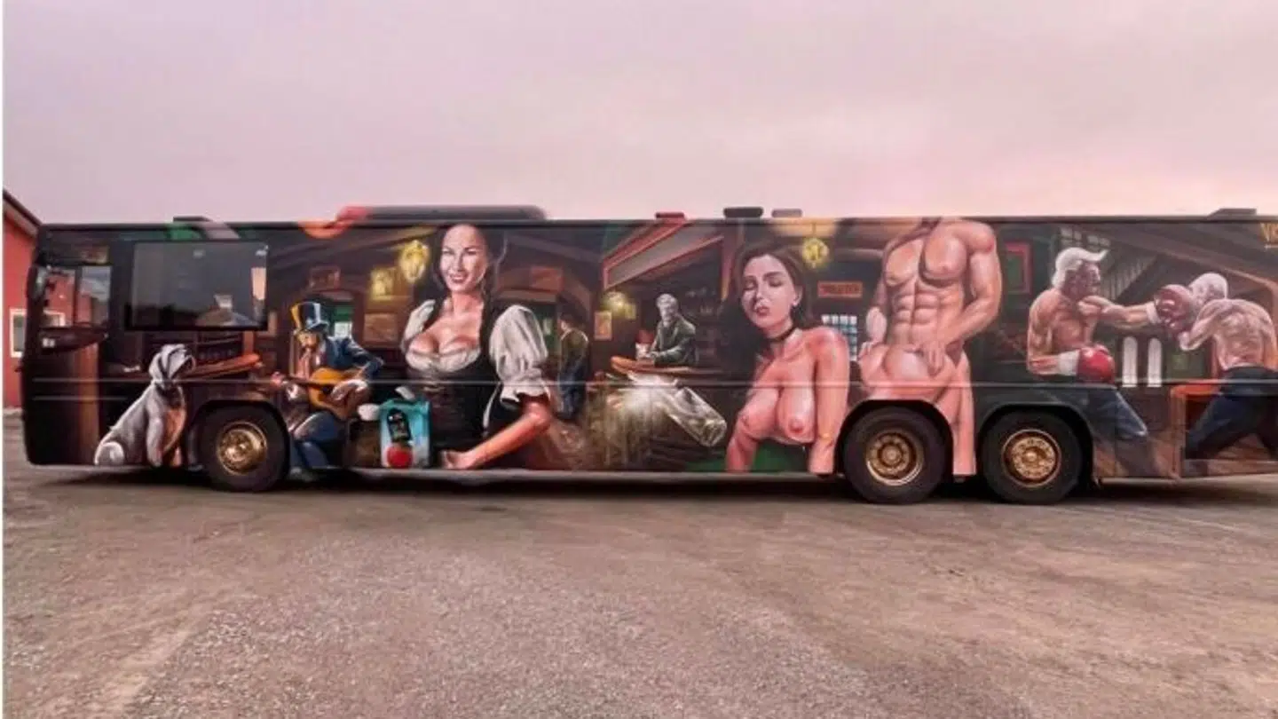 Udsmykningen på russebussen.