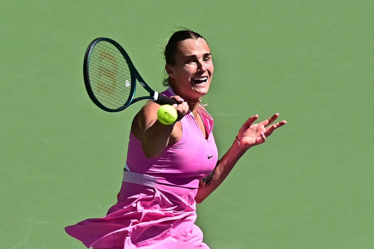 Aryna Sabalenka skal efter planen møde spanieren Paula Badosa i anden runde ved Miami Open. Sabalenka har trænet tirsdag og sagt til arrangørerne, at hun vil stille op, selv om hendes kæreste døde i mandags. (Arkivfoto).