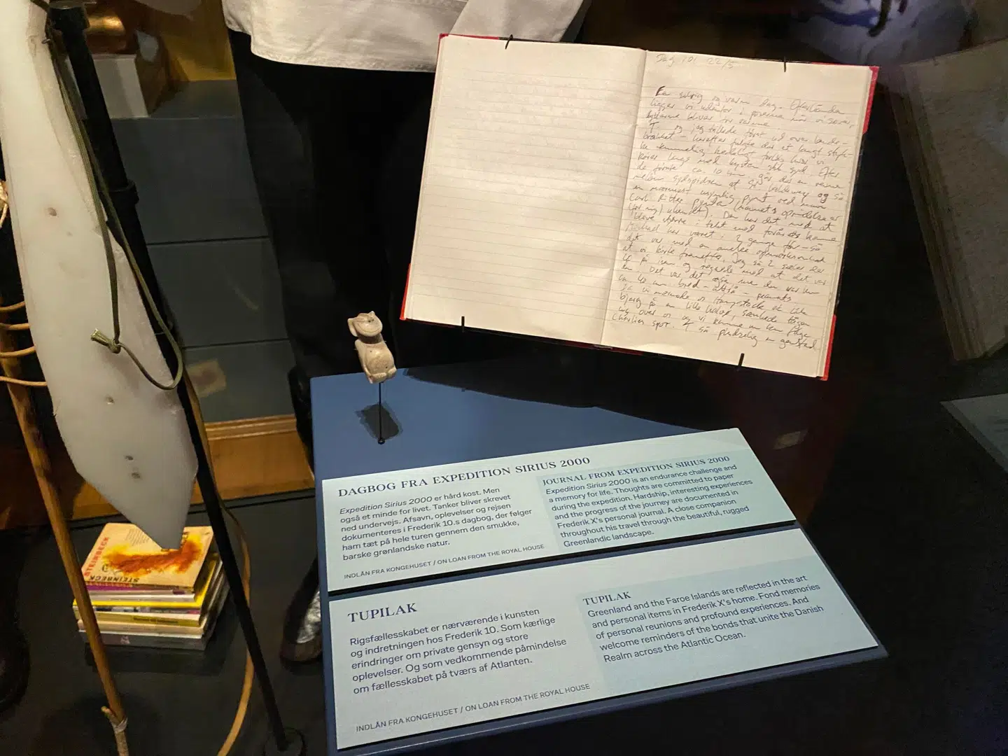 Kong Frederiks 24 år gamle dagbog er udstillet på hans nye udstilling på Amalienborgmuseet, der giver et indblik i hans liv. Foto: Silla Bakalus