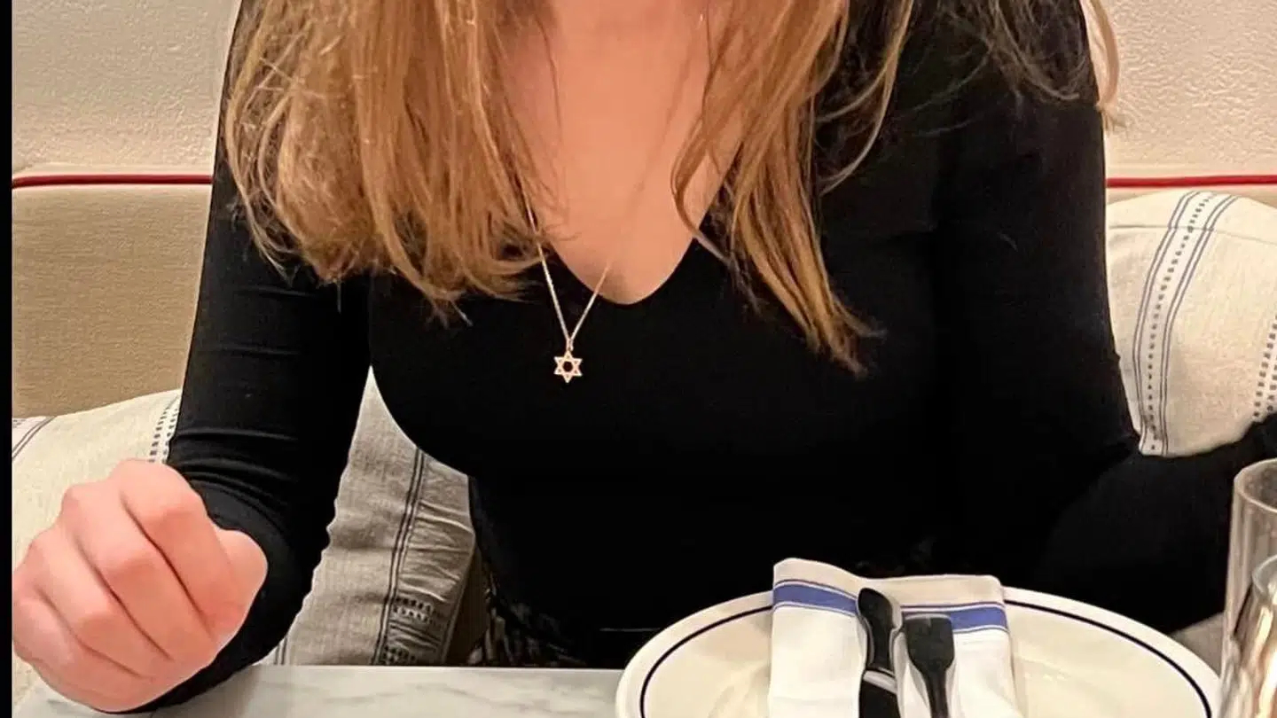 På billedet kan du se Emily Voloviks davidsstjerne.