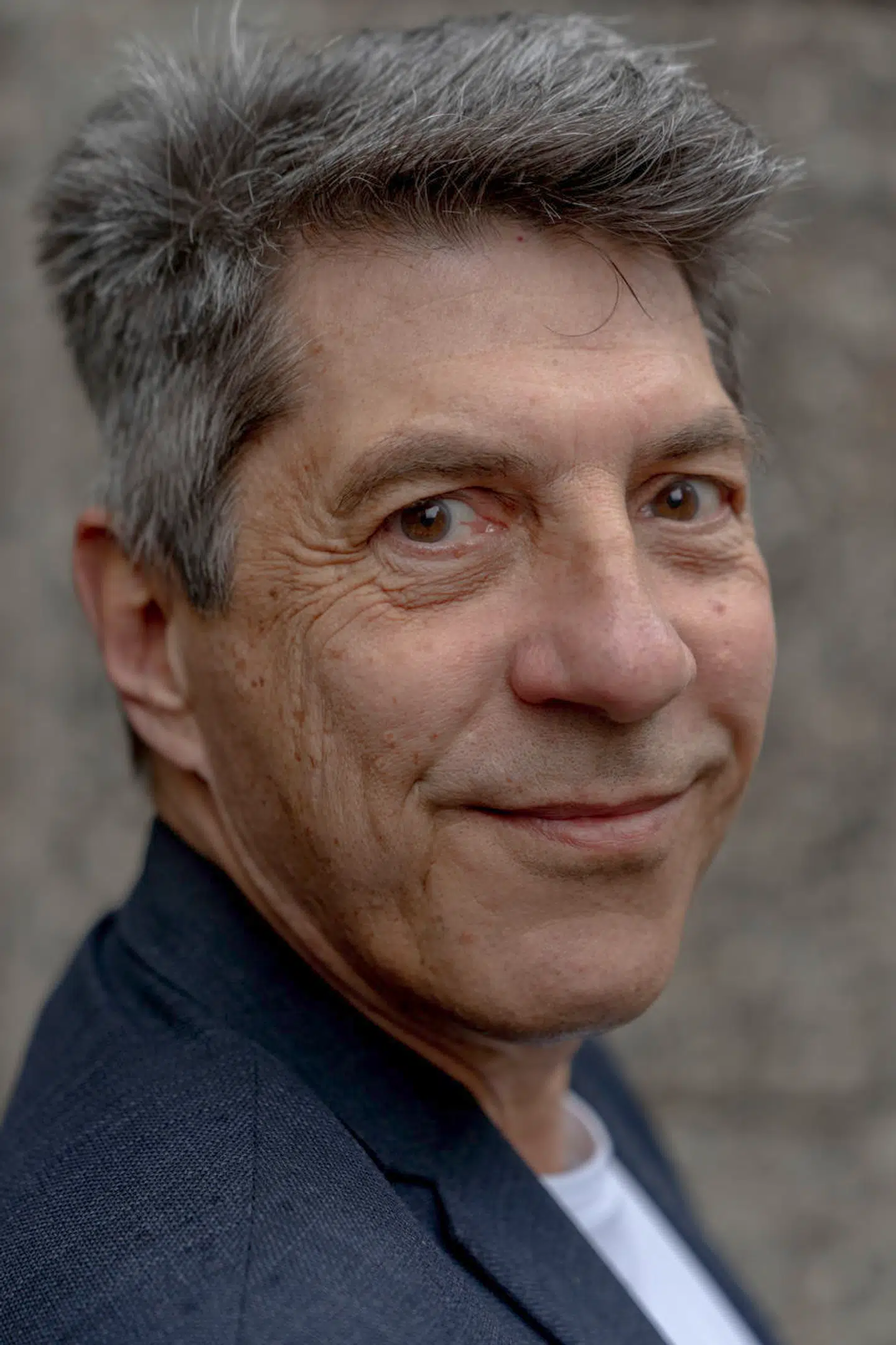 Rigshospitalets centerdirektør Jannick Brennum har det ikke godt med, at patienter har fået alvorlige komplikationer på grund af skimmelsvamp i hospitalets bygninger. Men han er ikke bekymret for patientsikkerheden.