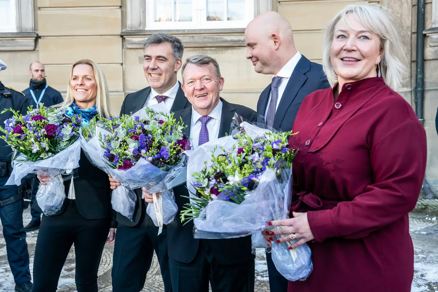 Der var brede smil, da Lars Løkke Rasmussen i december 2022 på Amalienborg præsenterede de nye ministre fra Moderaterne. Siden er Moderaterne og de andre regeringspartier styrtdykket i gallupmålingerne. På billedet ses partiformand og udenrigsminister Lars Løkke Rasmussen, Jakob Engel-Schmidt, kulturminister, Christina Egelund, uddannelses- og forskningsminister, Mette Kierkgaard, ældreminister, og Lars Aagaard, klima-, energi- og forsyningsminister.