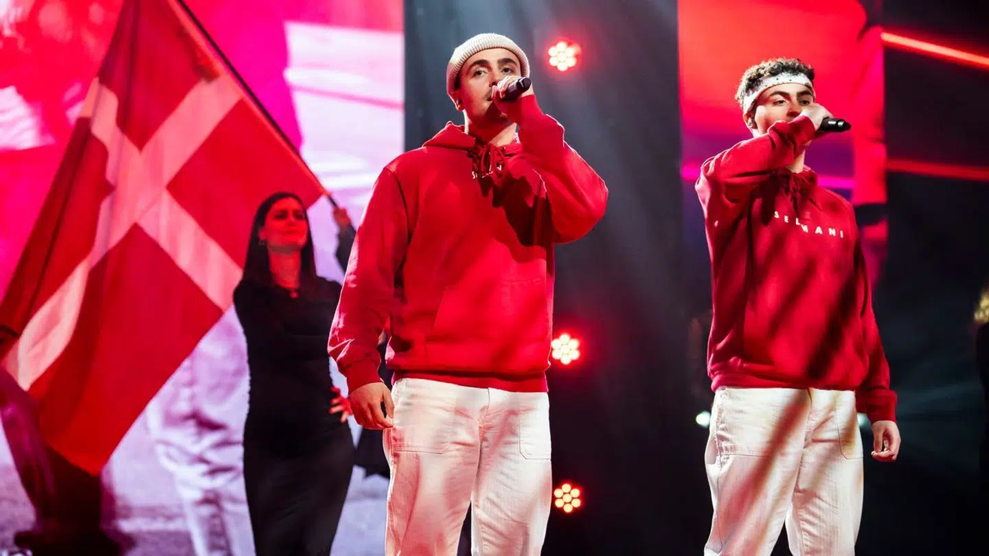 Selmani sang 'Novembervej' af Nik og Jay.