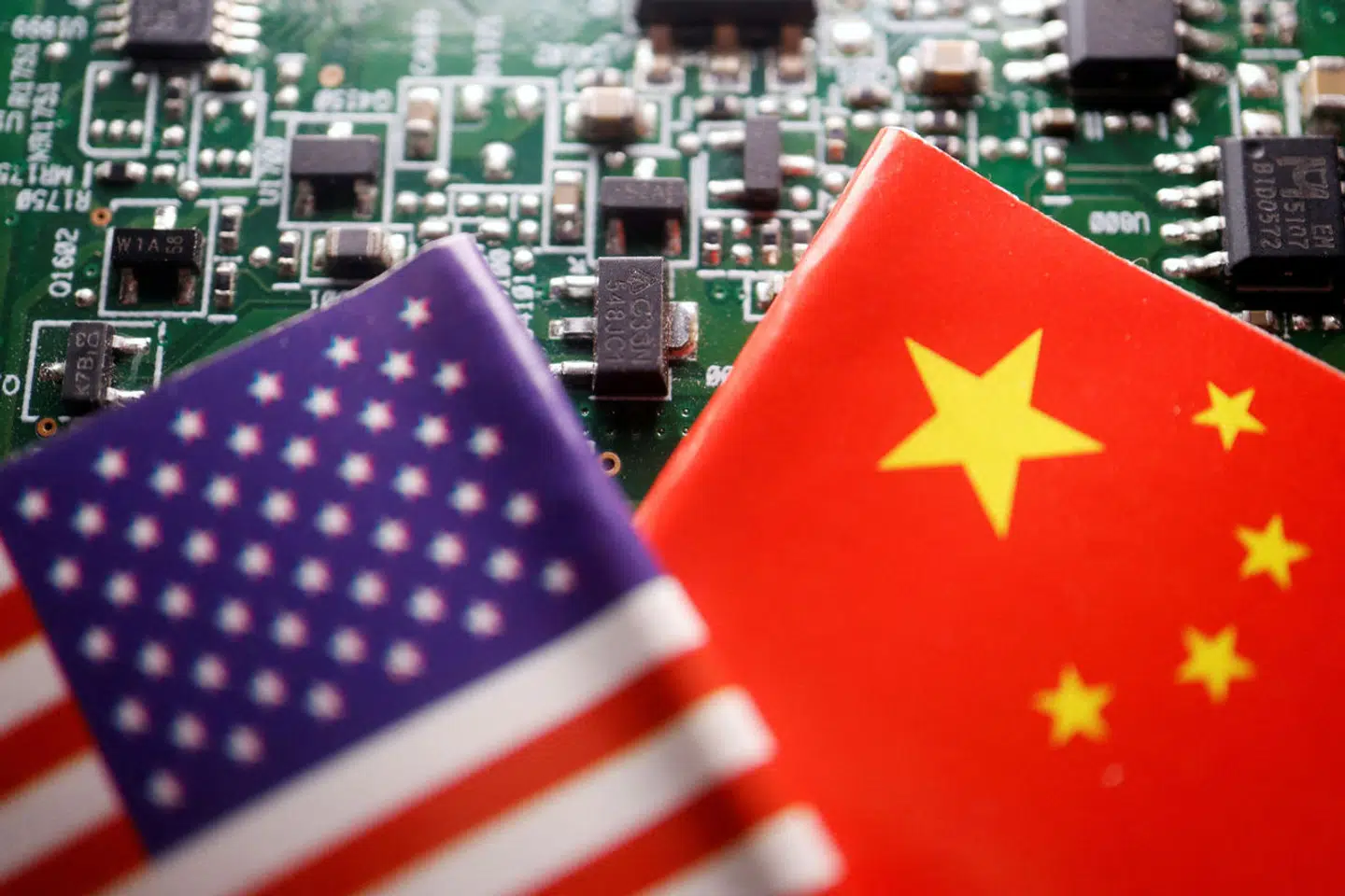 Ligesom USA ikke vil have kinesisk teknologi ind i sine systemer, er Kina nu i gang med at sætte amerikansk teknologi på porten.