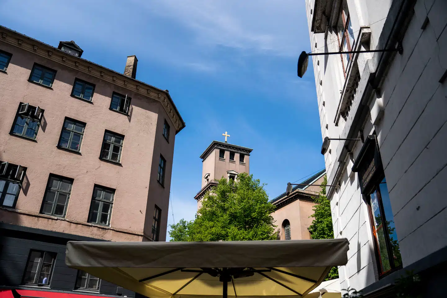 Berlingske kunne første gang beskrive krænkelsessagerne i 2022. Personen i centrum bestred dengang et meget centralt job i domkirken Vor Frue Kirke midt i København.