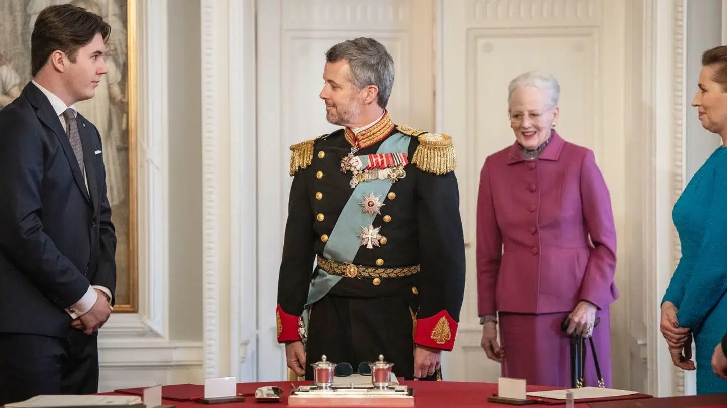 Da dronning Margrethe trak sig som regent med tronskiftet, blev Christian kronprins og Frederik konge. Siden er der kommet nye love om deres apanage, men Kronprinsens er endnu ikke trådt i kraft endnu.