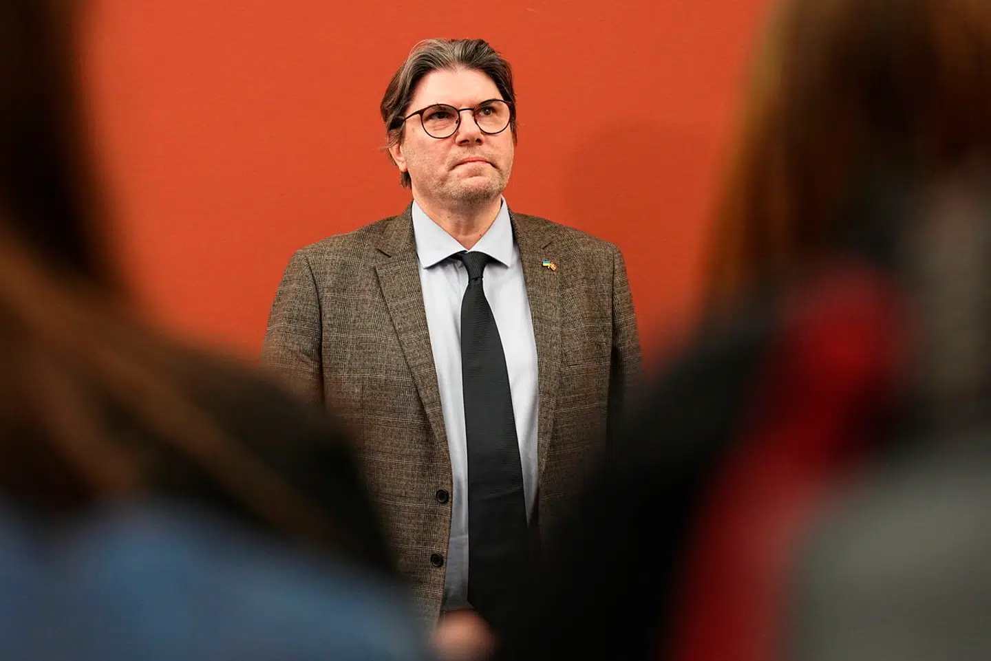 Mads Fugledes partiskifte får læser til at efterlyse en opklaringen af den socialdemokratiske regerings skandalesager.