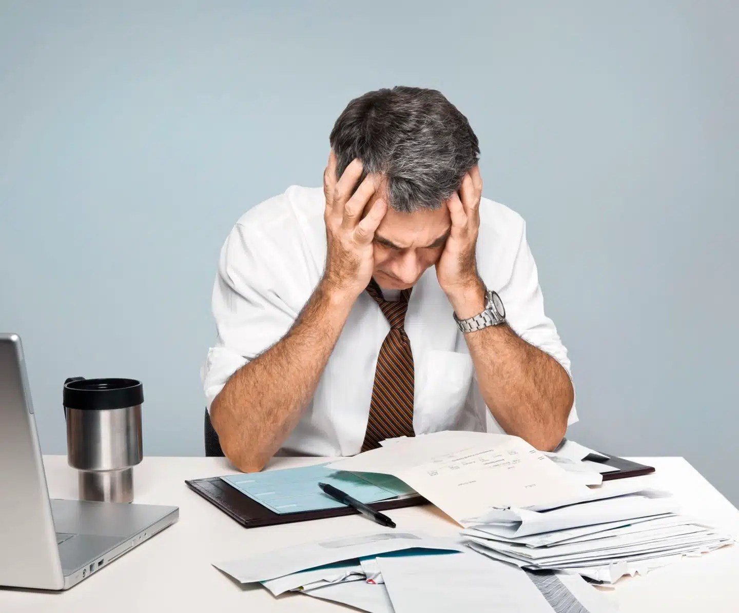 »For mig er »dårlig« travlhed det ultimative symbol på en usund virksomhed. En dårlig kultur, som ikke bør fejres, men tværtimod kritiseres, og man bør spørge sig selv, om en virksomhed, hvor man hele tiden skal høre på, at revisoren har så »utroooooligt travlt«, og hvor hurtigt der løbes, overhovedet har etikken det rette sted.« Det skriver brandingeksperten Esther Dora Rado.