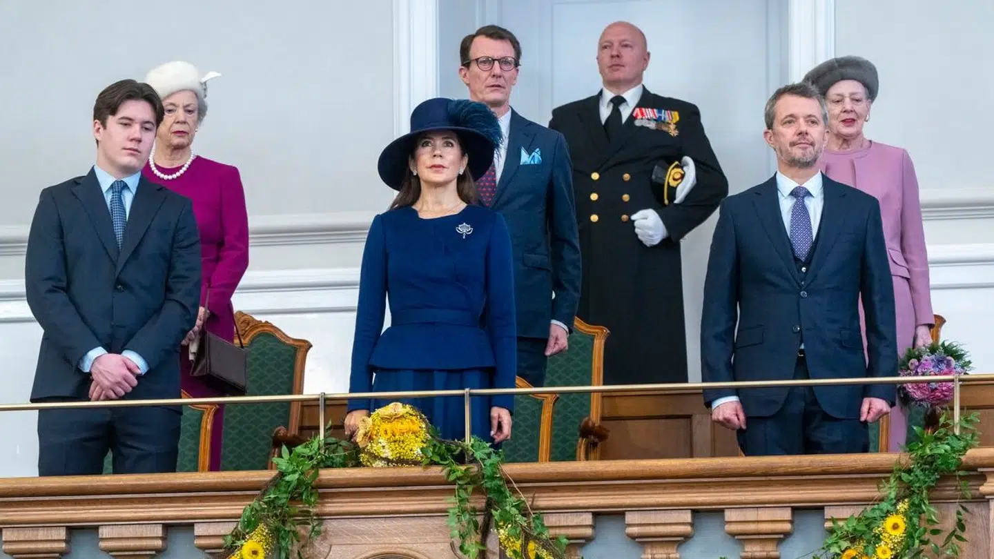 De kongelige familiemedlemmer, der for fremtiden skal modtage apanage: Kong Frederik, dronning Mary, dronning Margrethe, kronprins Christian, prins Joachim og prinsesse Benedikte.